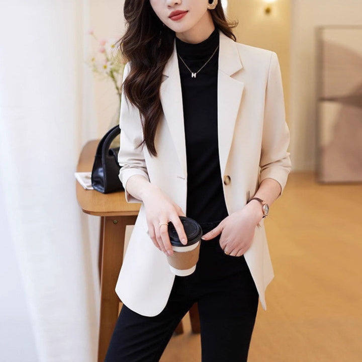 Blazer élégant pour femmes avec coupe structurée et détails intemporels Chic & Stil