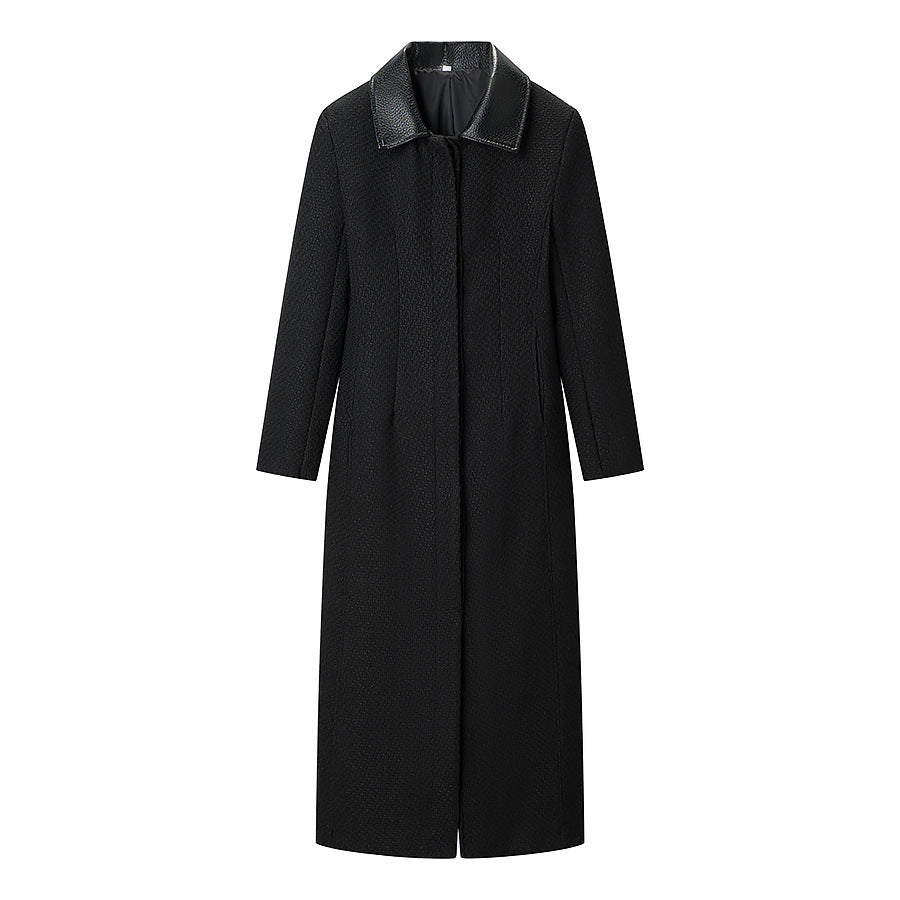Manteau long élégant pour femmes avec design texturé et col luxueux Chic & Stil