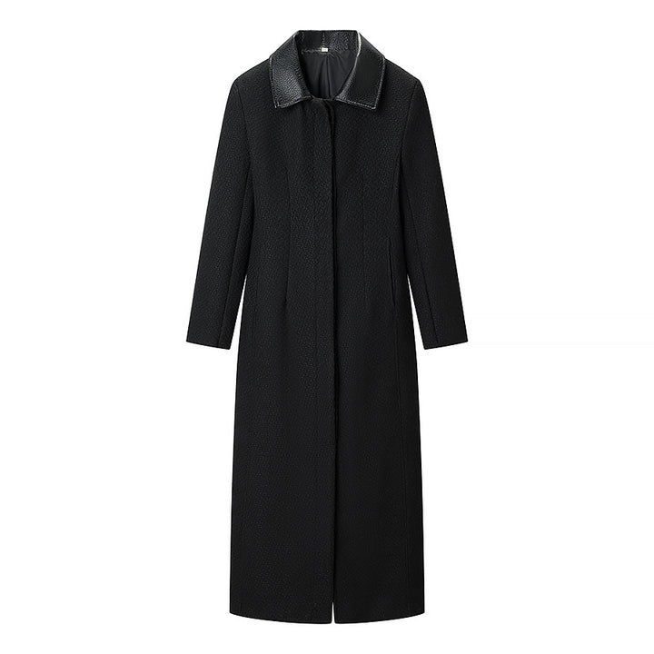 Manteau long élégant pour femmes avec design texturé et col luxueux Chic & Stil