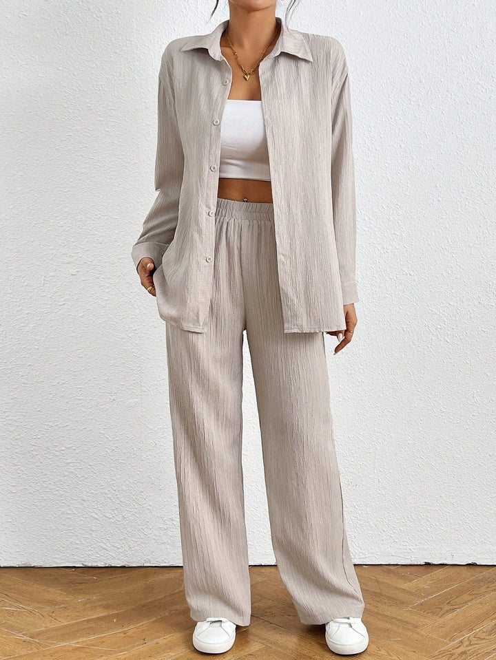 Casual and elegant set for women in fine pleated material Lune London