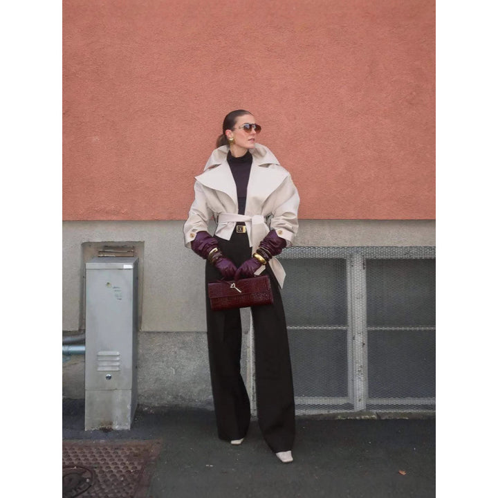 Fashionable women's trench coat with wide collar and belt at the waist Lune London