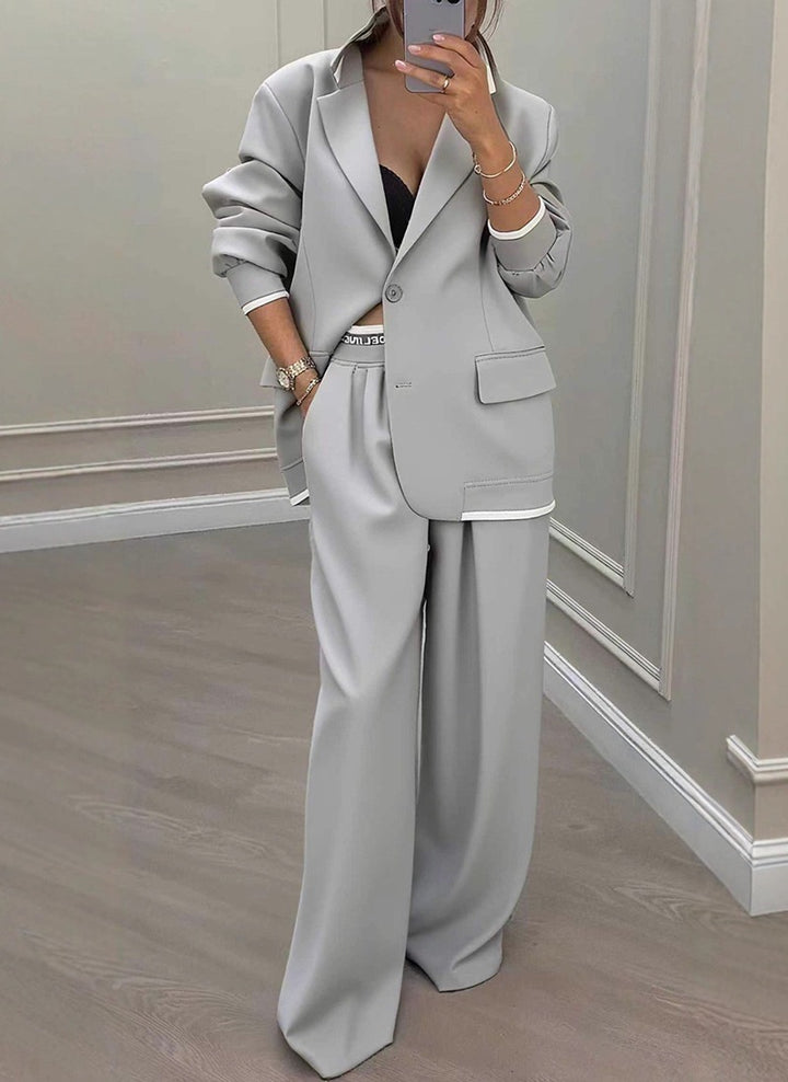 Ensemble blazer et pantalon élégant pour femmes avec coupe large et design moderne Chic & Stil