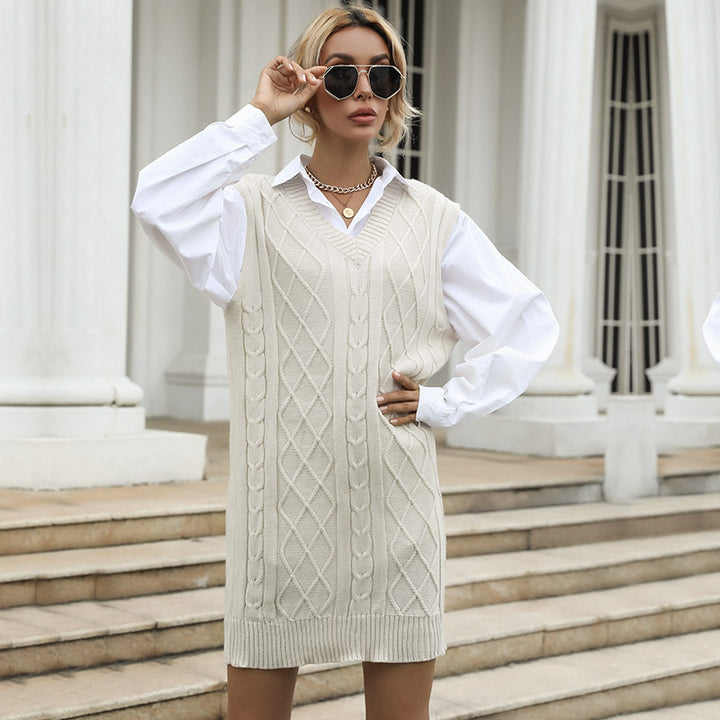 Knit dress for women with V-neck and twisted wool pattern Lune London