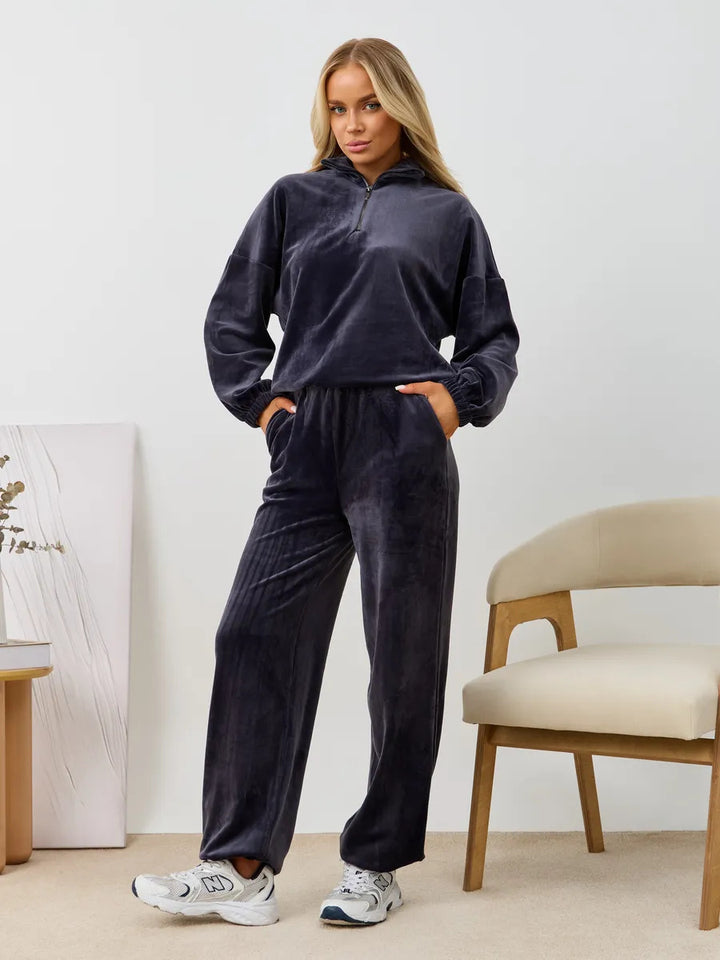 Ladies Velour Tracksuit with High Collar and Elastic Cuffs Chic & Stil