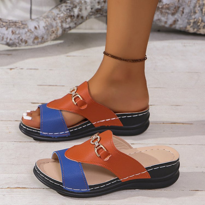 Ladies comfortable slippers with decorative closure Lune London
