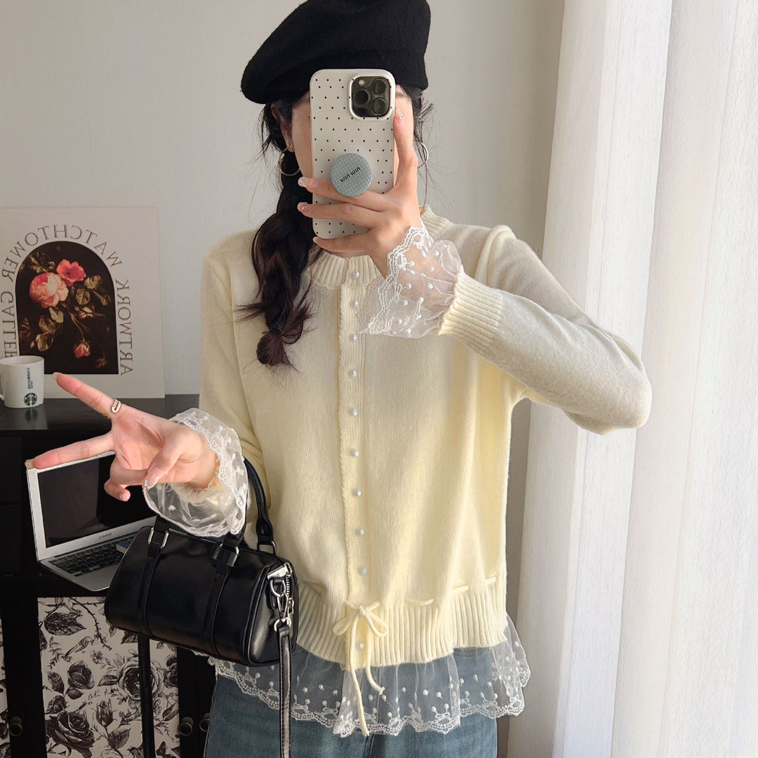 Cardigan pour femmes avec détails en volants et boutons décoratifs en perles Chic & Stil