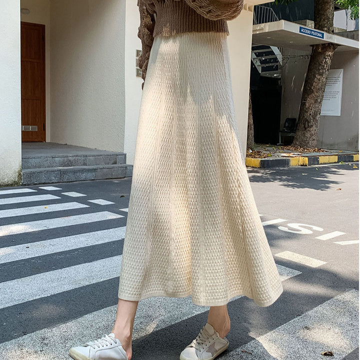 Midi skirt for women with textured design and elastic waistband Lune London