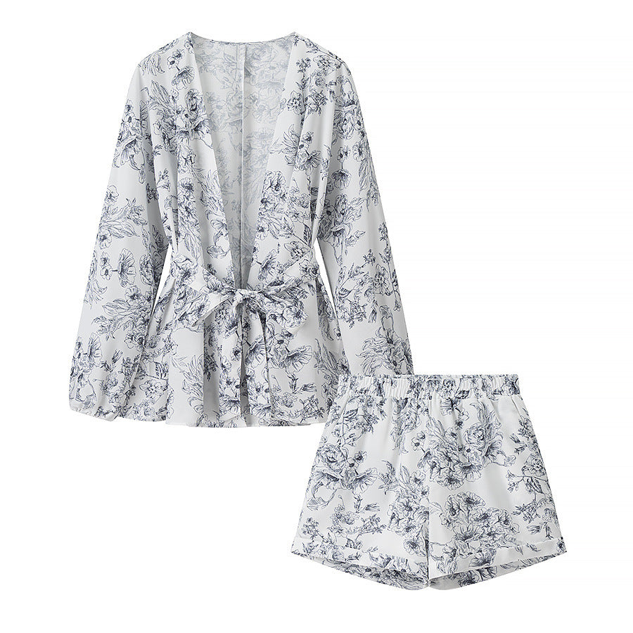 Relaxing women's pajama set with floral design Lune London