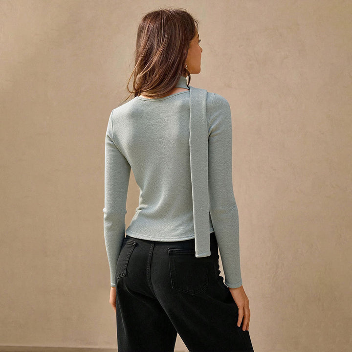 Chemisier à manches longues pour femmes avec col V boutonnière et détail de boucle à la mode Chic & Stil