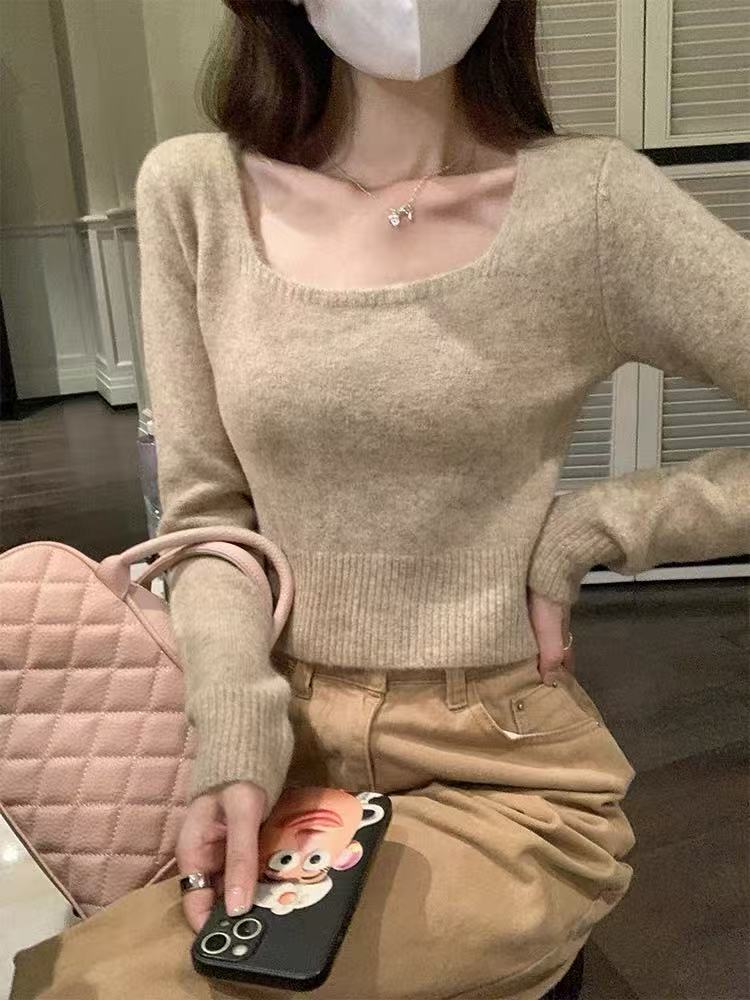 Pull court élégant pour femmes avec encolure carrée et texture à maille fine Chic & Stil