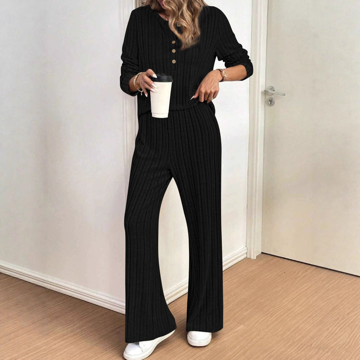 Ensemble tricoté décontracté pour femmes avec un design côtelé à la mode et une patte de boutonnage Chic & Stil