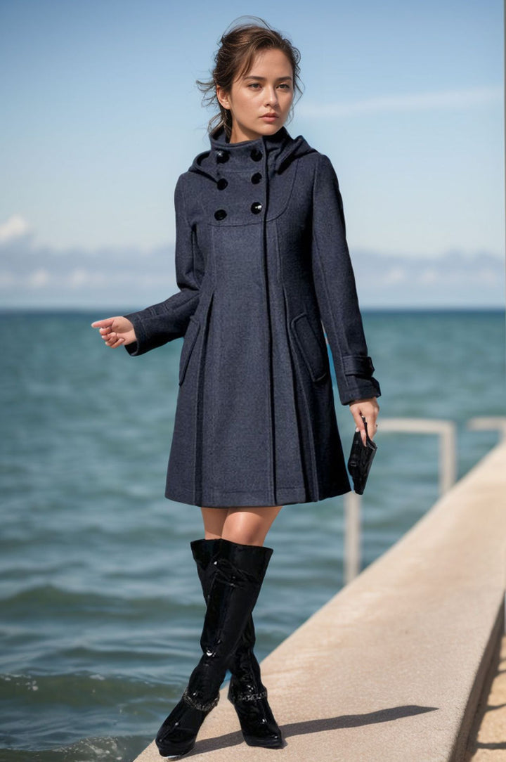 Elegant wool coat for women with modern collar and practical pockets Lune London