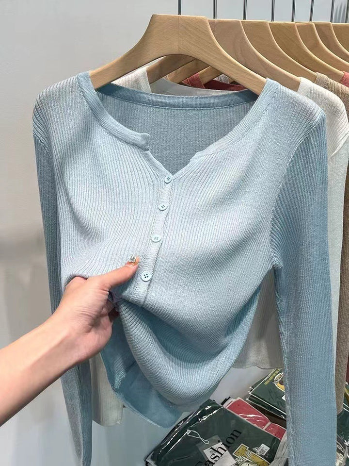 Fitted knit jacket for women with a stylish button closure and a fine ribbed structure Lune London