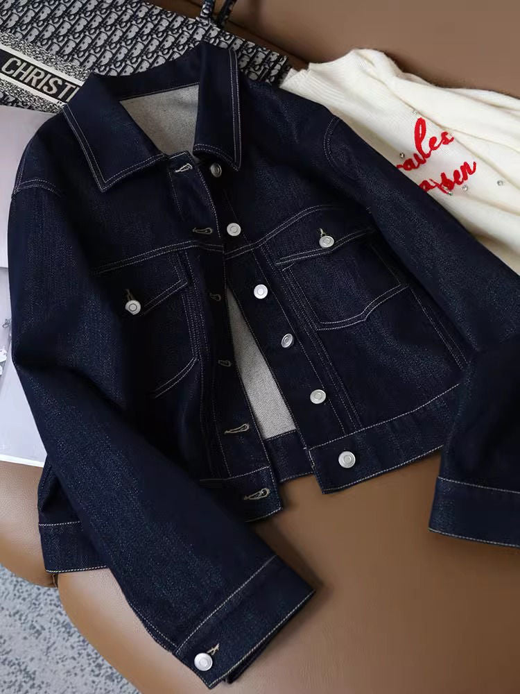 Veste en denim élégante pour femmes avec poches décoratives et fermeture à boutons continue Chic & Stil