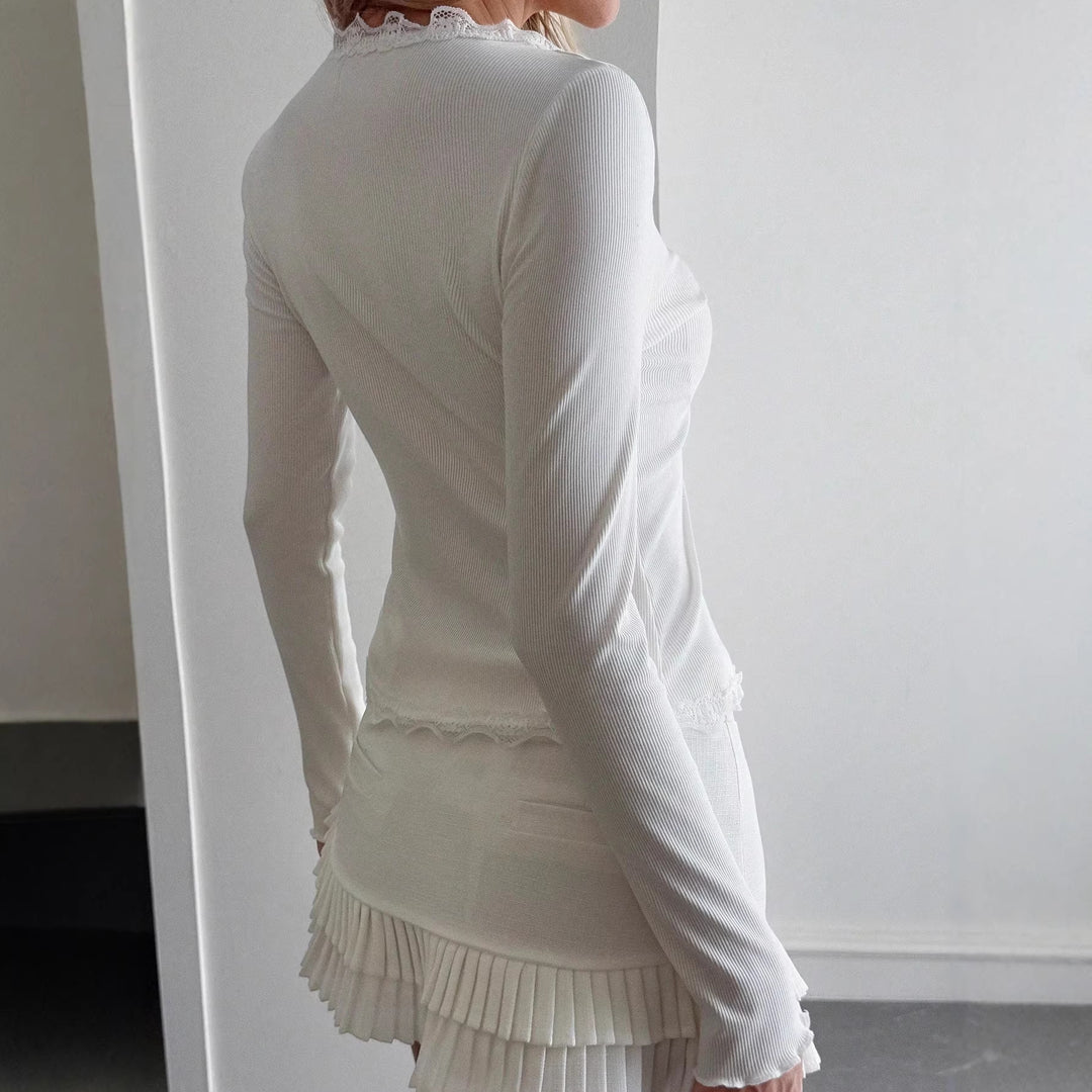 Chemise à manches longues pour femmes avec des détails en dentelle délicate et des boutons Chic & Stil