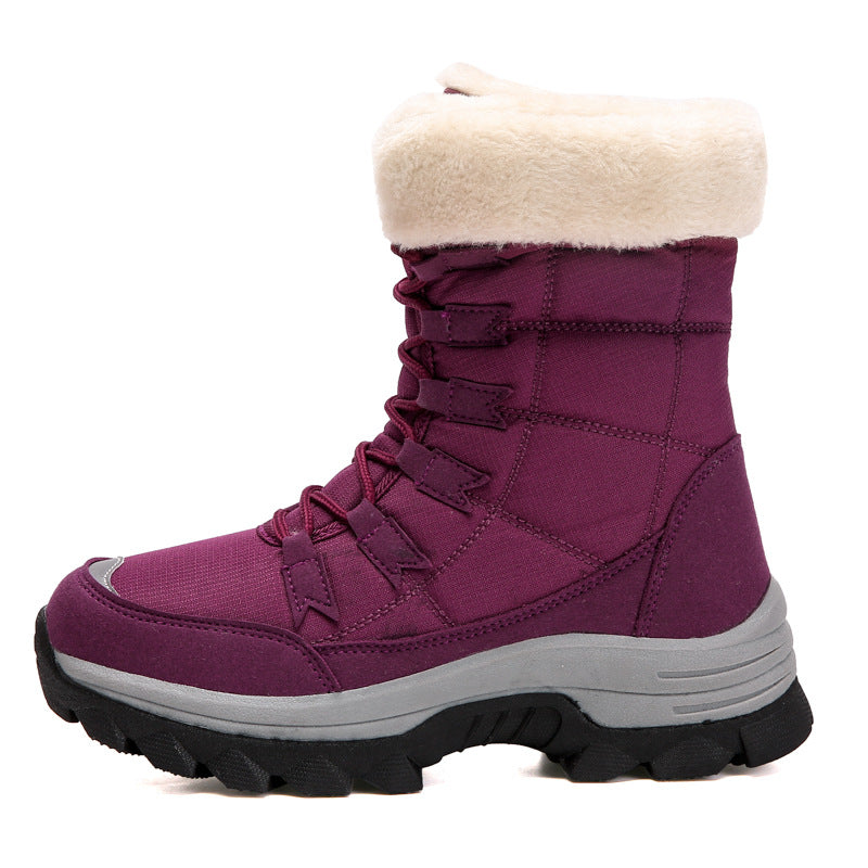Insulated winter boots for women with a slip-resistant sole construction and a cozy inner lining Lune London