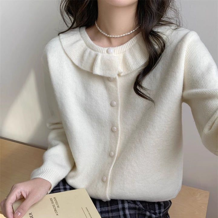 Pull en tricot pour femme avec col volant romantique et fin détails de boutons Chic & Stil
