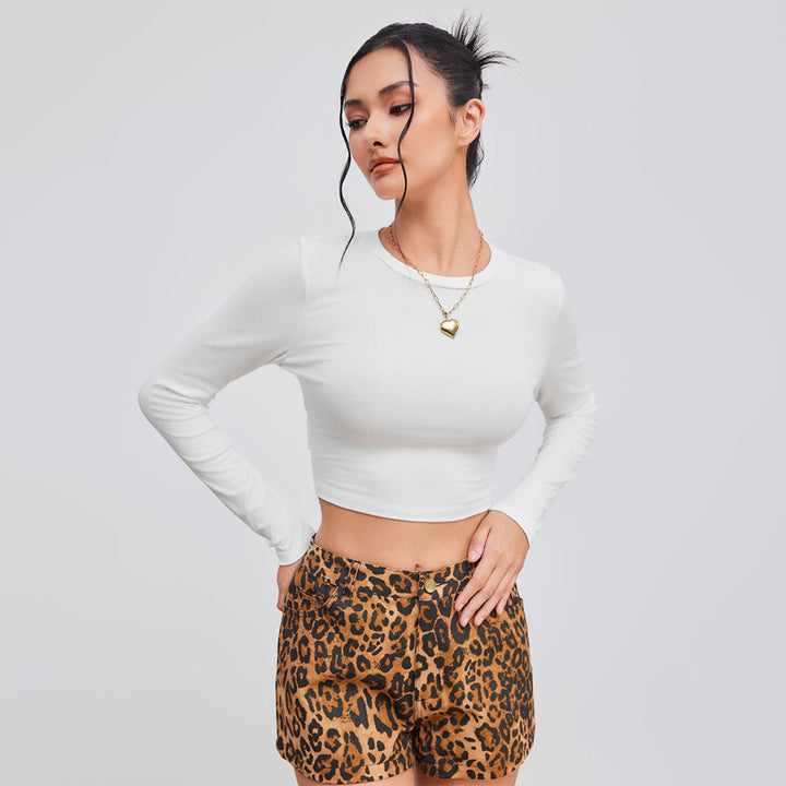 Chic & Stil Women's Cropped Long Sleeve Shirt with Elegant Round Neck and Fitted Silhouette