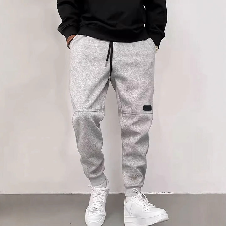 Men's sporty sweatpants with innovative pockets Lune London