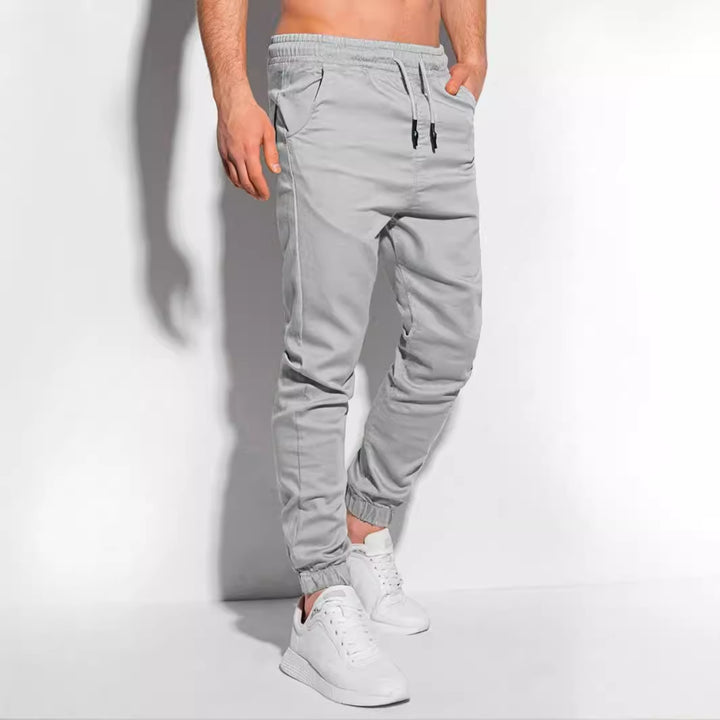 Sporty jogging pants for men with practical side pockets Lune London
