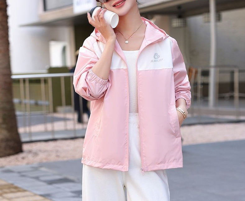 Veste de transition légère pour femmes avec un design pratique à capuche Chic & Stil