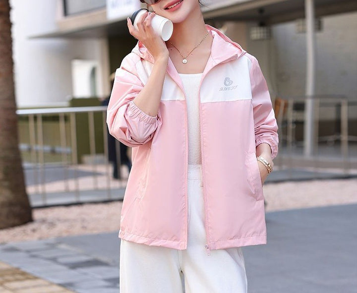 Veste de transition légère pour femmes avec un design pratique à capuche Chic & Stil