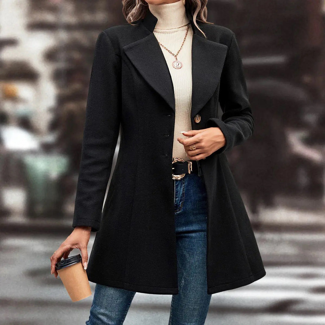 Elegant trench coat for women with modern silhouette Lune London