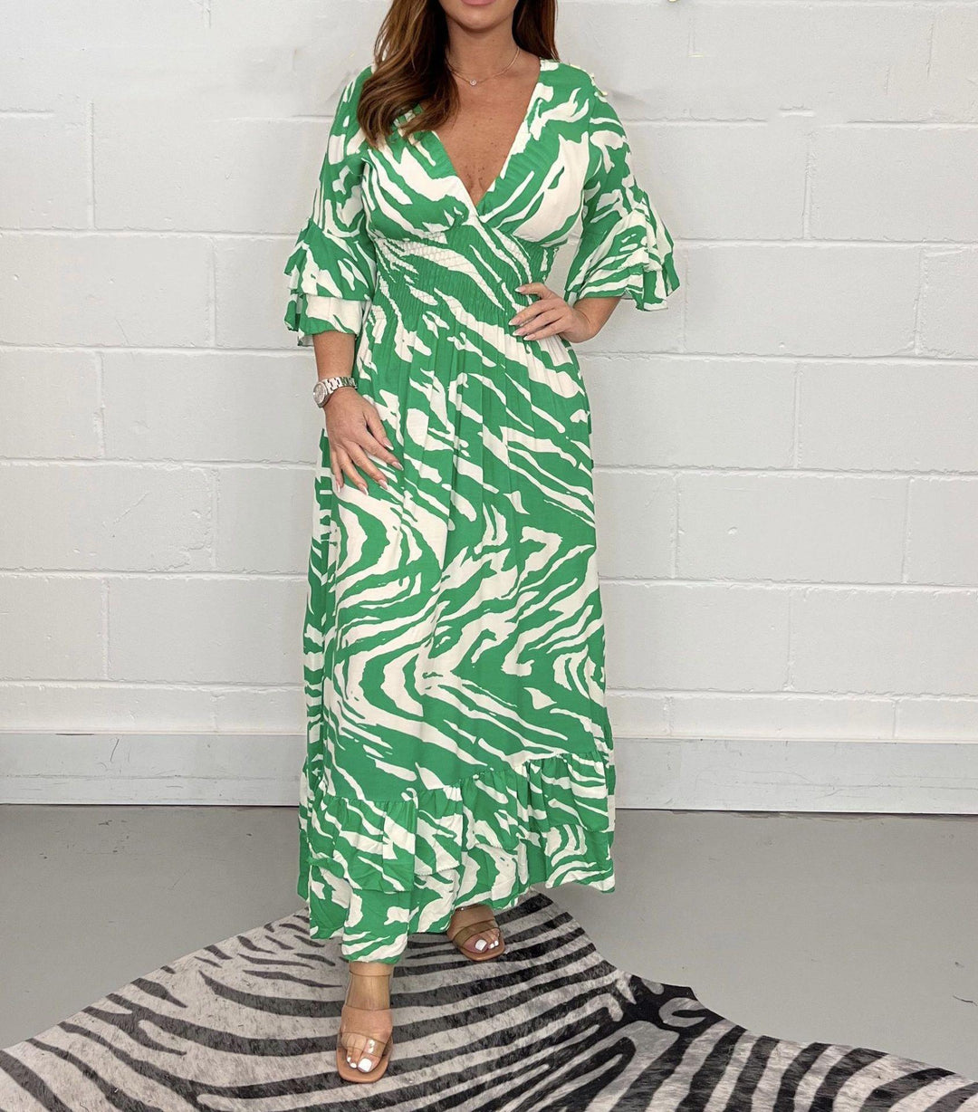Maxi dress for women with V-neck and flared skirt Lune London