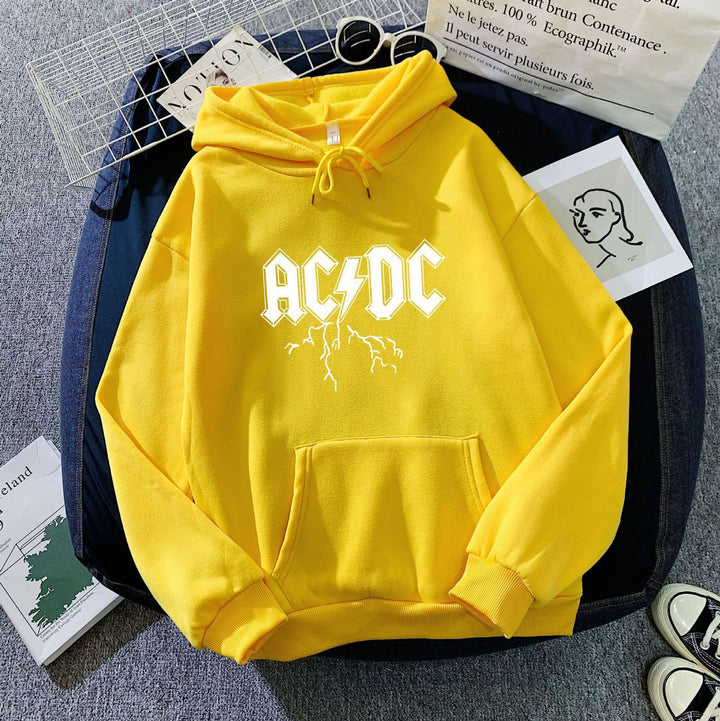 Women's hoodie with large band logo and kangaroo pocket Chic & Stil