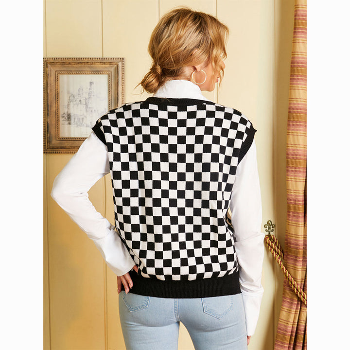 Women's fashion V-neck pullover with checkered pattern Lune London