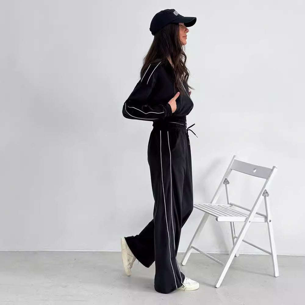 Women's sports set with elastic waistband and contrasting side stripes Lune London