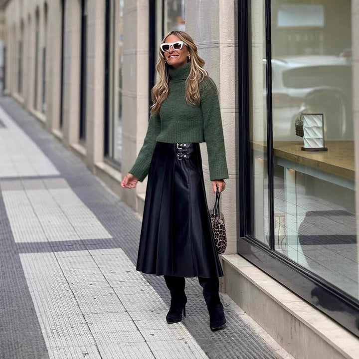 Trendy women's sweater with turtleneck and soft material Lune London