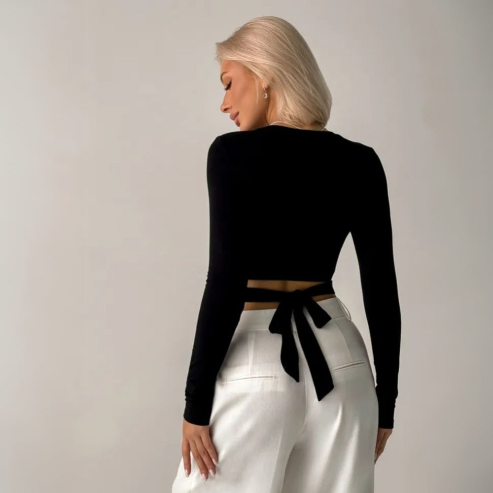 Short long-sleeve shirt for women with innovative cut-out design and elastic waist Chic & Stil