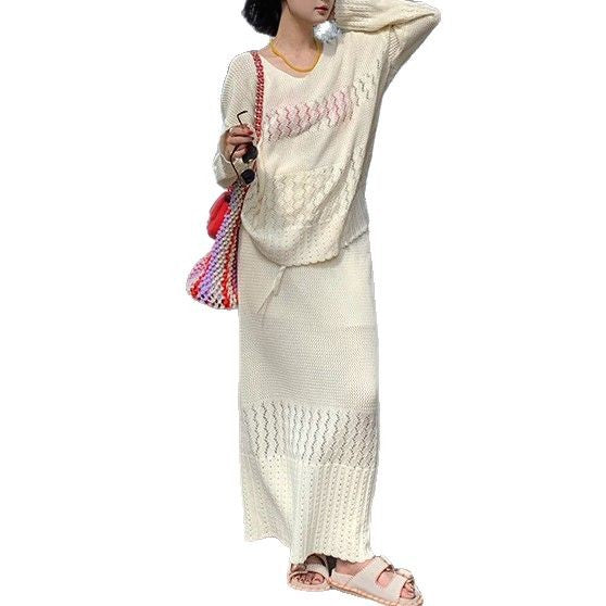 Women lightweight knit top with V-neck and batik pattern Lune London