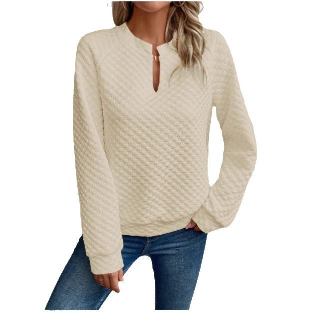 Sweat-shirt pour femmes avec design matelassé texturé et décolleté à la mode Chic & Stil