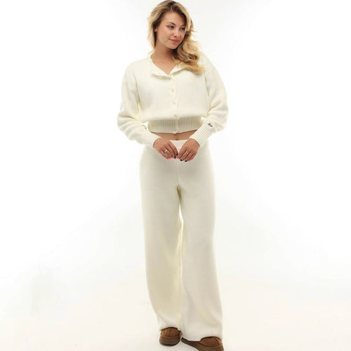 Cropped knitted jacket for ladies with fine ribbed details and an elegant button closure Lune London