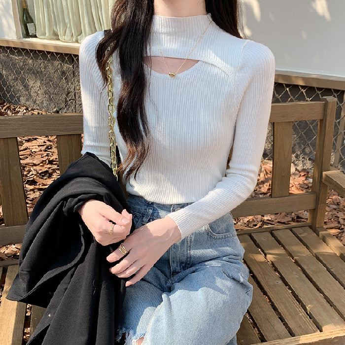 Ladies elegant long sleeve top with stylish V-neck and ribbed texture Chic & Stil