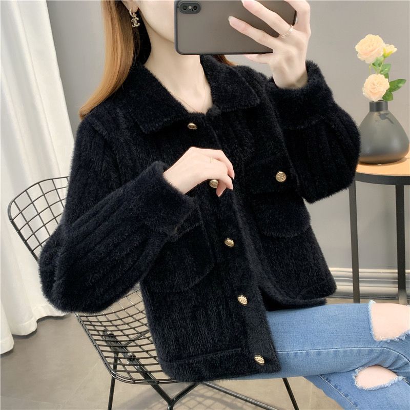 Cardigan confortable pour femmes avec des détails de bouton élaborés et des poches pratiques Chic & Stil
