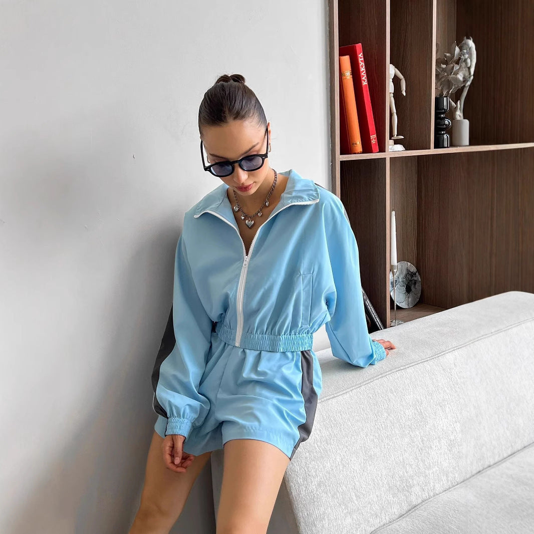 Women's sports set made of functional and breathable material with zipper and elastic waistband Lune London