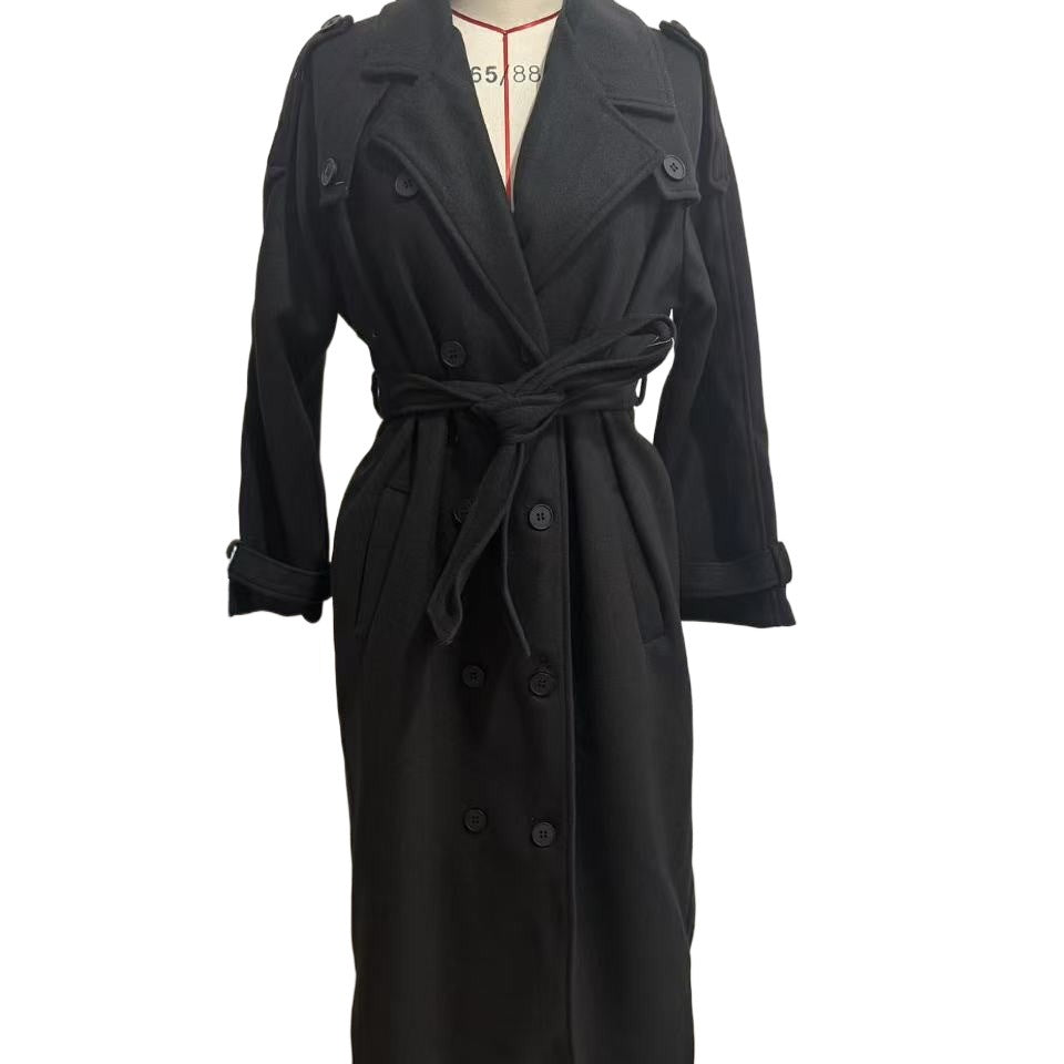 Elegant women's coat made of high-quality material with adjustable belt