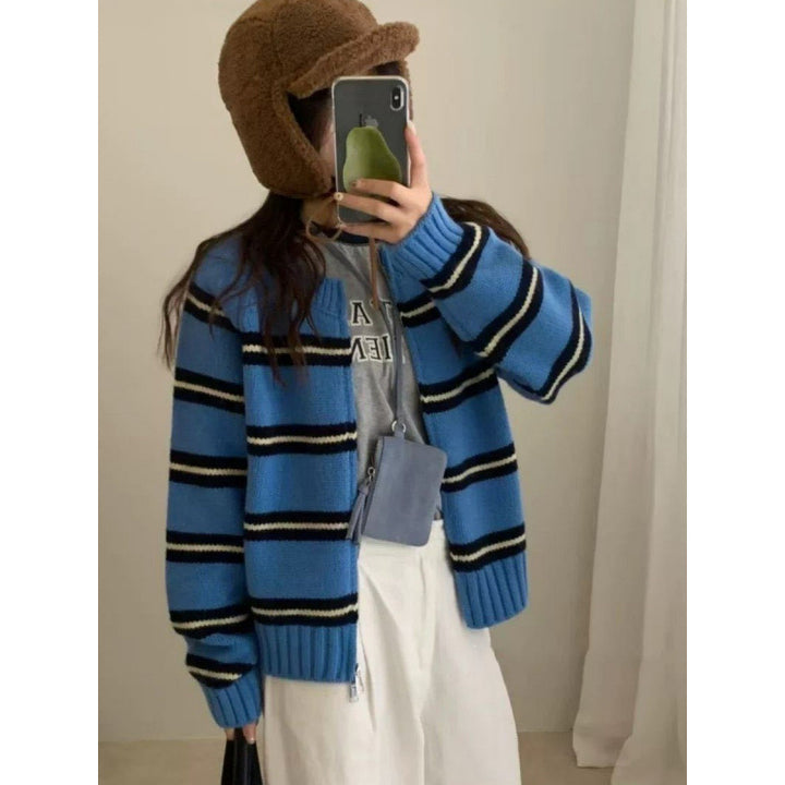 Cardigan tricoté pour femmes avec des rayures modernes Chic & Stil