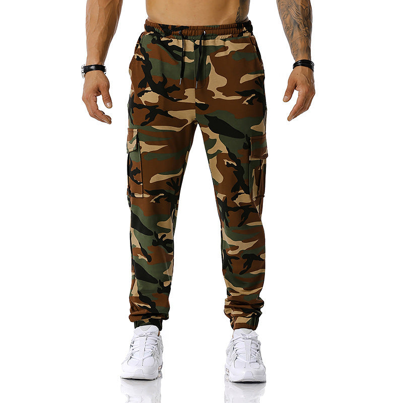 Camouflage cargo pants for men with elastic waistband and practical side pockets Lune London