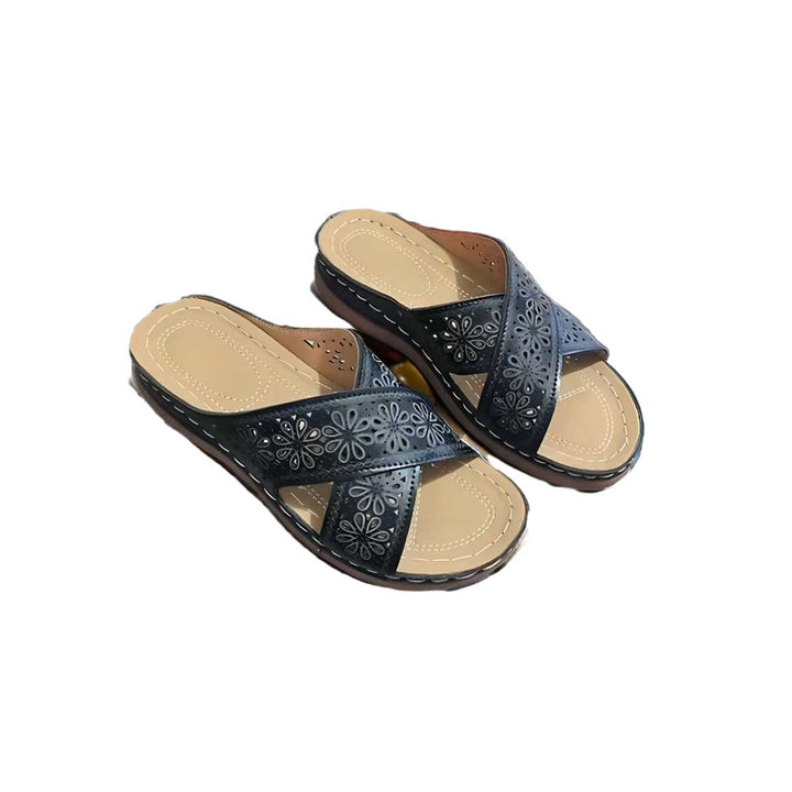 Chic and stylish comfort sandals with floral appliqués for women