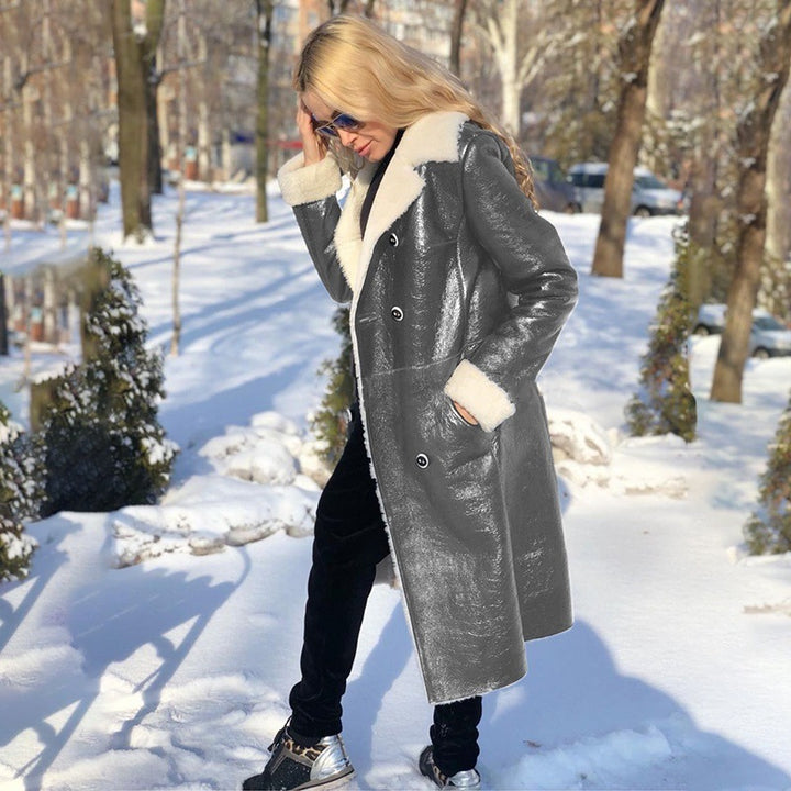 Elegant long coat for women with high-quality lamb collar and double row of buttons Lune London