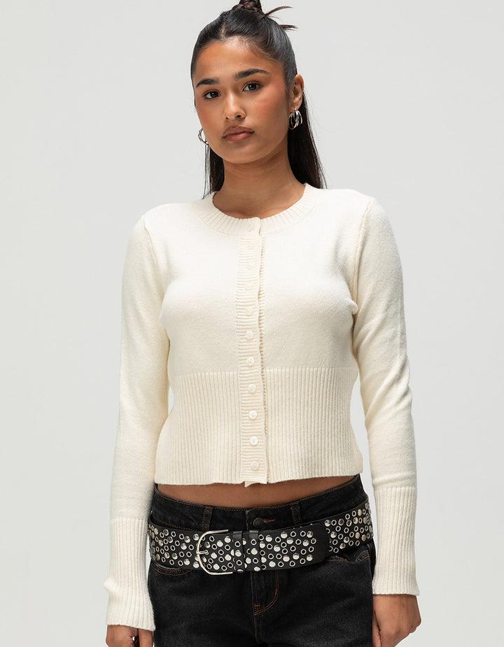 Cardigan pour femmes avec des détails de boutons contrastants Chic & Stil