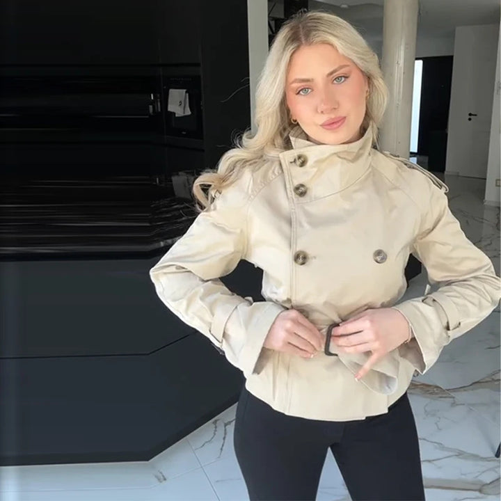 Manteau trench court féminin à la mode avec double rangée de boutons et ceinture Chic & Stil