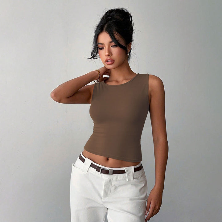 Chic & Stil women's short top with a fitted cut and classic round neck