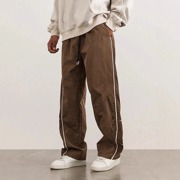 Leisure pants for men with contrasting side stripes Lune London
