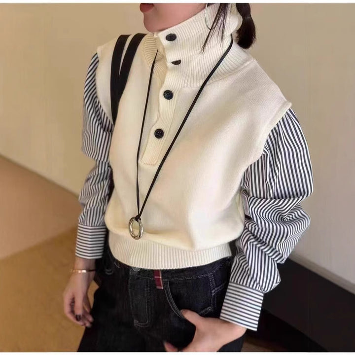 Pull élégant pour femmes avec col montant et détails de boutons Chic & Stil