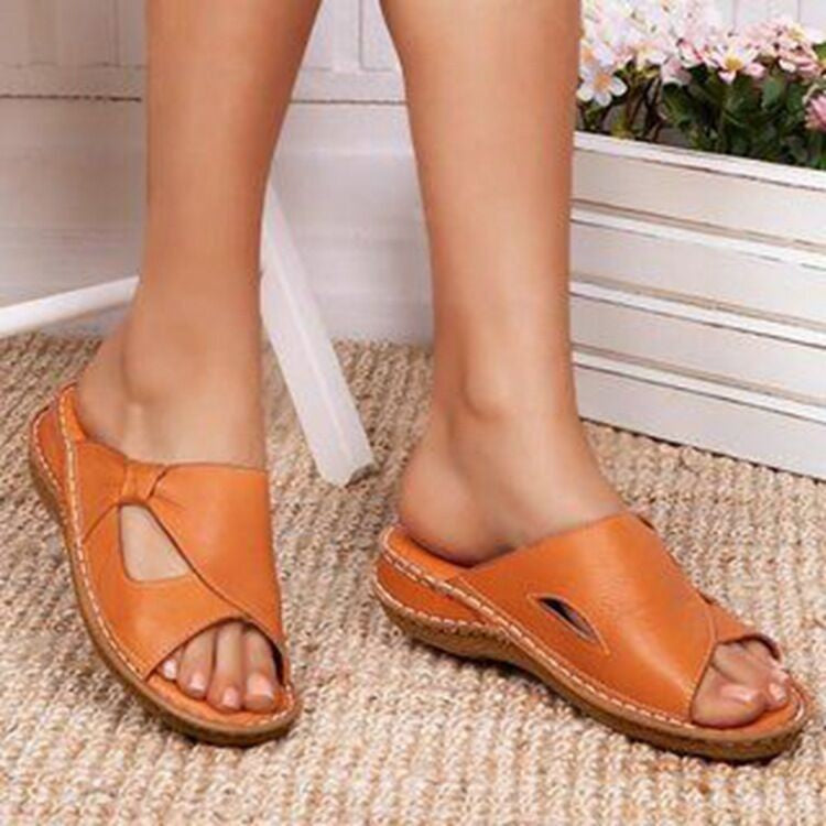 Comfortable slippers for ladies with anatomical sole and elastic straps Lune London